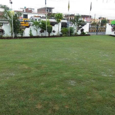 Hotel The Ideal Kushinagar 外观 照片