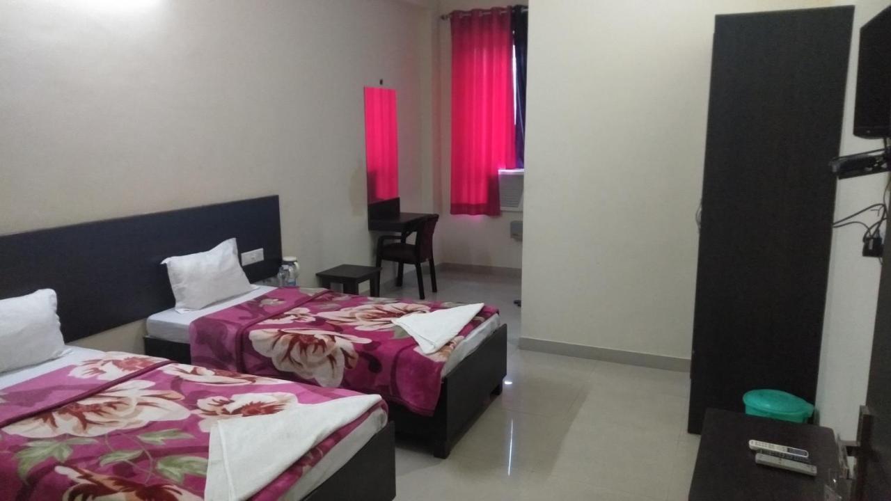 Hotel The Ideal Kushinagar 外观 照片