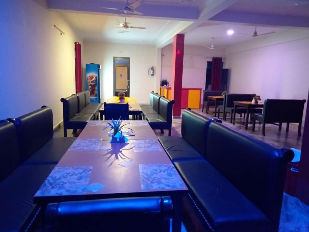 Hotel The Ideal Kushinagar 外观 照片